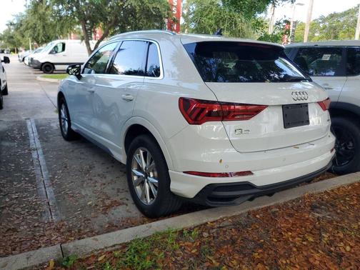 Glacier White Metallic 2024 Audi Q3 45 S line Premium