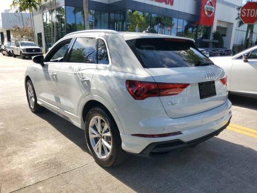 Glacier White Metallic 2024 Audi Q3 45 S line Premium