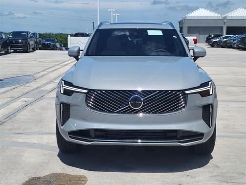 2026 Volvo XC90 T8 PLUS