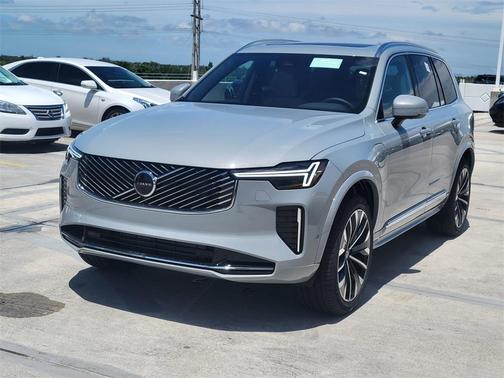 2026 Volvo XC90 T8 PLUS