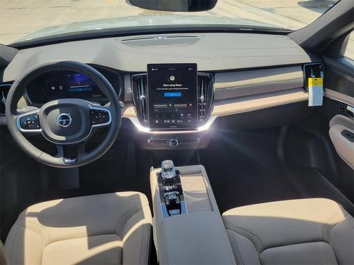 2026 Volvo XC90 T8 PLUS