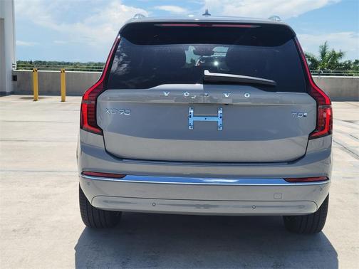 2026 Volvo XC90 T8 PLUS
