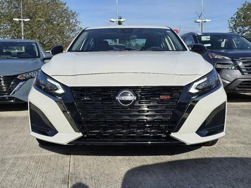 Pearl White Tri-Coat 2026 Nissan Altima 2.5 SR