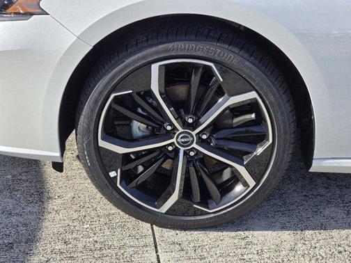 Pearl White Tri-Coat 2026 Nissan Altima 2.5 SR