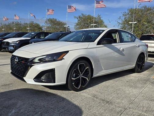 Pearl White Tri-Coat 2026 Nissan Altima 2.5 SR