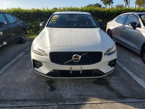 2024 Volvo S60 B5 Core Dark Theme