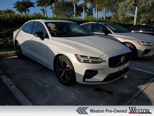 2024 Volvo S60 B5 Core Dark Theme