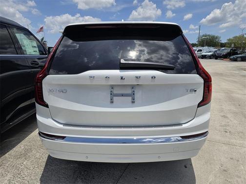 2025 Volvo XC90 Plug-In Hybrid T8 Plus 6-Seater