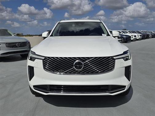 2025 Volvo XC90 Plug-In Hybrid T8 Plus 6-Seater