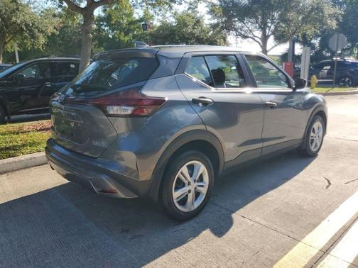 Gun Metallic 2023 Nissan Kicks S