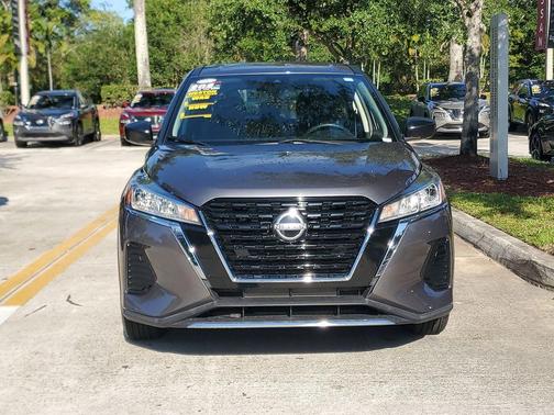 Gun Metallic 2023 Nissan Kicks S