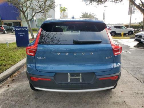 2025 Volvo XC40 B5 Plus Bright Theme