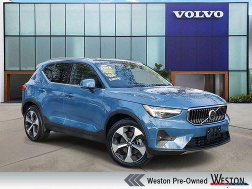 2025 Volvo XC40 B5 Plus Bright Theme