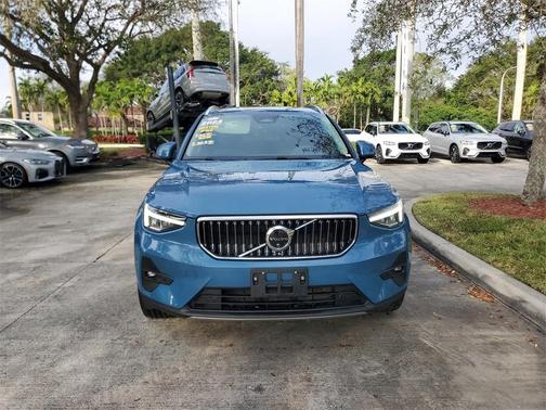 2025 Volvo XC40 B5 Plus Bright Theme