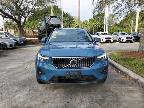2025 Volvo XC40 B5 Plus Bright Theme
