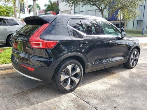 2025 Volvo XC40 B5 Plus Bright Theme