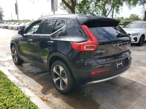 2025 Volvo XC40 B5 Plus Bright Theme