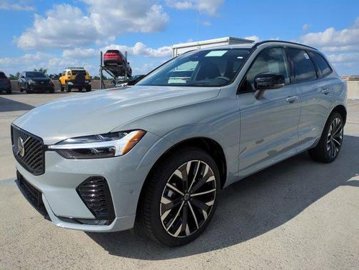 2026 Volvo XC60 B5 Ultra