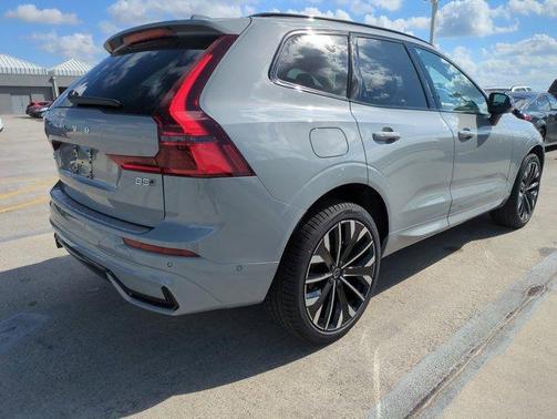 2026 Volvo XC60 B5 Ultra