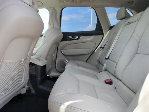 2026 Volvo XC60 T8 ULTRA