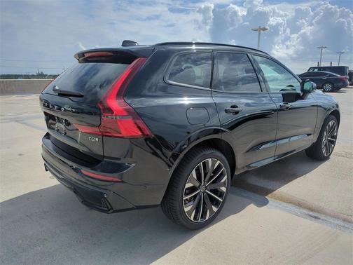 2026 Volvo XC60 T8 ULTRA