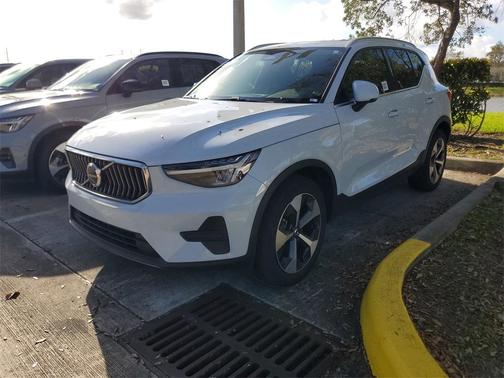 2024 Volvo XC40 B5 Core