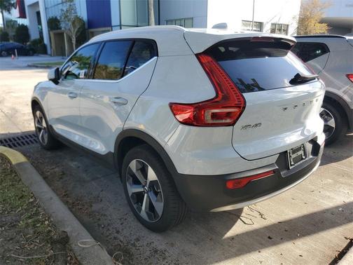 2024 Volvo XC40 B5 Core