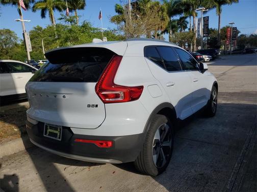 2024 Volvo XC40 B5 Core