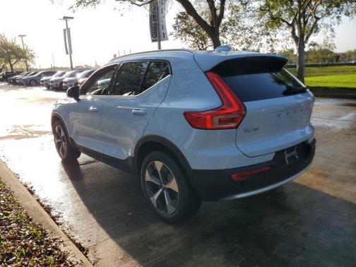 2024 Volvo XC40 B5 Core