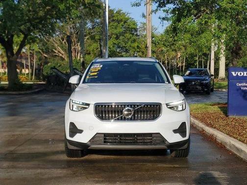 2024 Volvo XC40 B5 Core