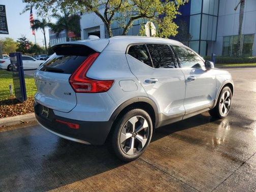 2024 Volvo XC40 B5 Core
