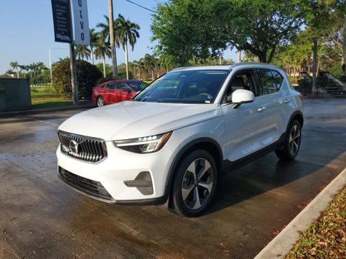 2024 Volvo XC40 B5 Core