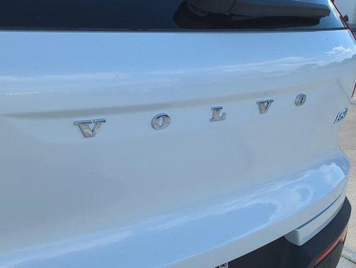 2026 Volvo XC40 B5 Core