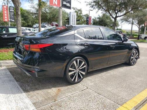 2022 Nissan Altima 2.5 SR