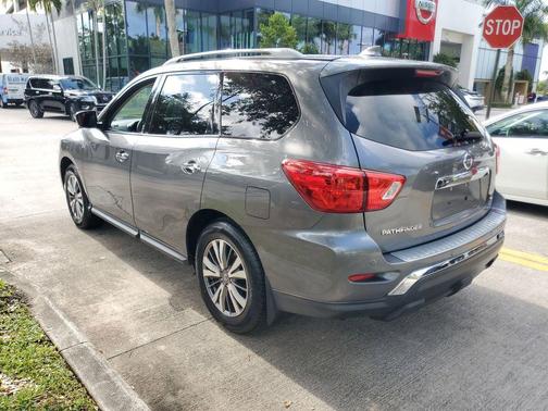Gun Metallic 2019 Nissan Pathfinder SL
