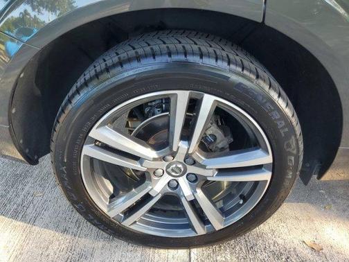 2019 Volvo XC60 T5 Momentum
