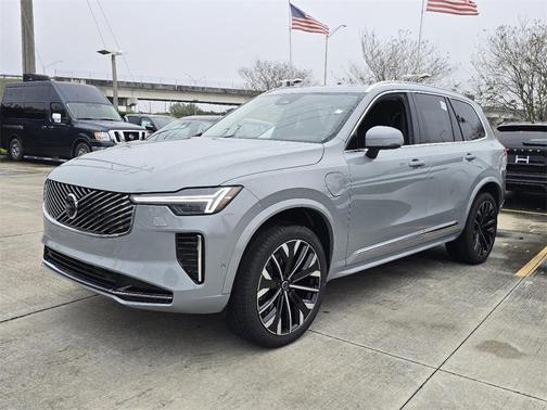 2025 Volvo XC90 Plug-In Hybrid T8 Plus 7-Seater