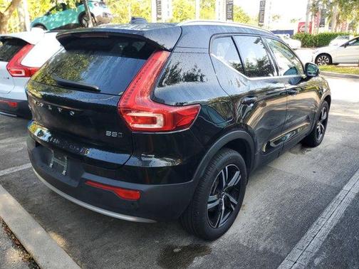 Onyx Black Metallic 2025 Volvo XC40 B5 Core Bright Theme