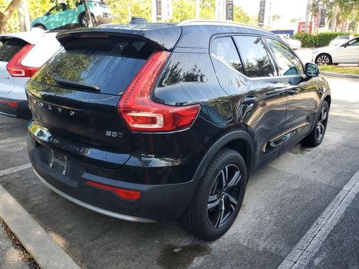 Onyx Black Metallic 2025 Volvo XC40 B5 Core Bright Theme