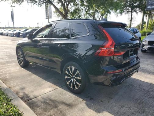 2025 Volvo XC60 B5 Plus