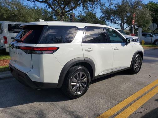 2022 Nissan Pathfinder S