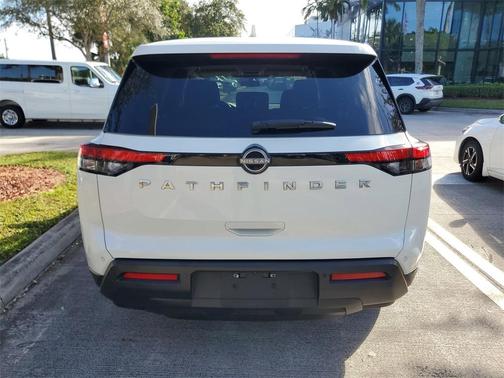 2022 Nissan Pathfinder S