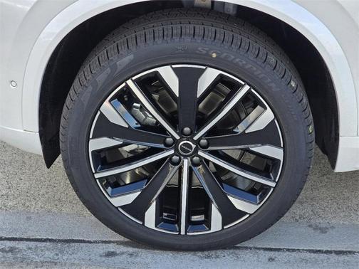 2025 Volvo XC90 B6 Ultra
