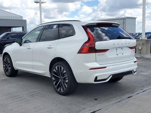 2026 Volvo XC60 B5 Ultra