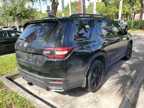 Crystal Black Pearl 2025 Honda Pilot Black Edition