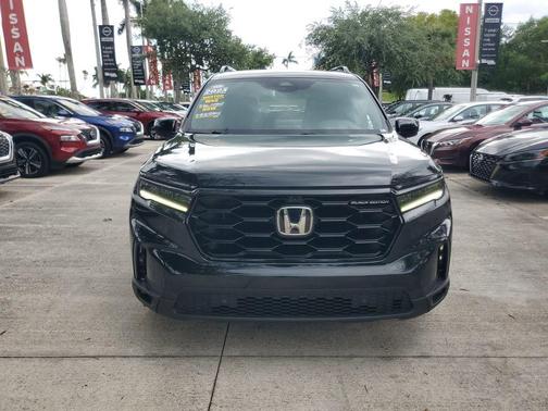 Crystal Black Pearl 2025 Honda Pilot Black Edition