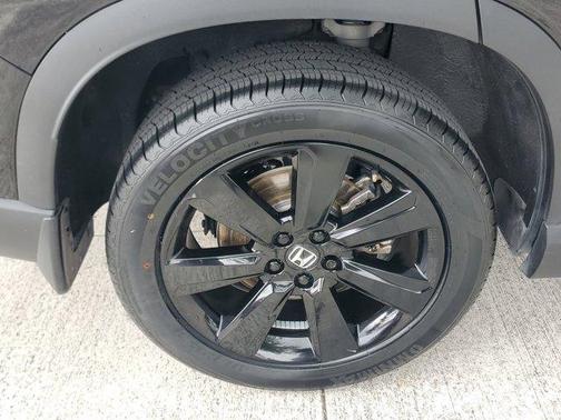 Crystal Black Pearl 2025 Honda Pilot Black Edition