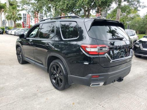 Crystal Black Pearl 2025 Honda Pilot Black Edition