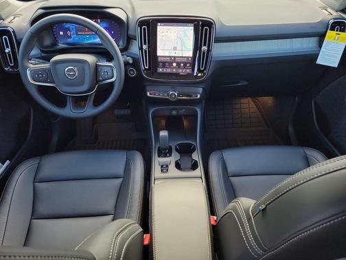 Crystal White 2026 Volvo XC40 B4 Core