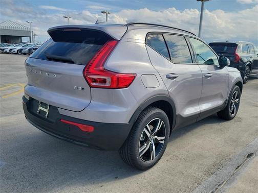 2026 Volvo XC40 B5 Core